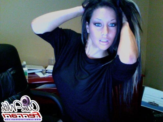 15P Pictures of Cam With Ferrari masturbating at her computer