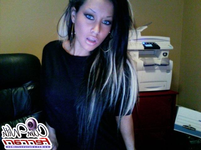 15P Pictures of Cam With Ferrari masturbating at her computer
