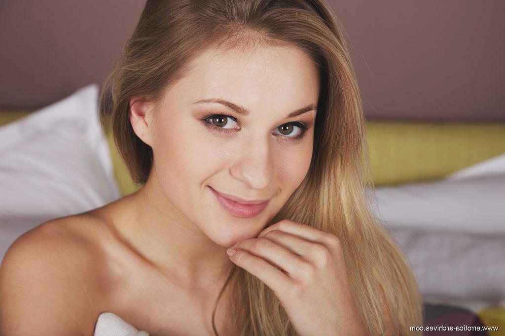 16P Stunning blonde Candice B displays her nude body in "Kitapia"