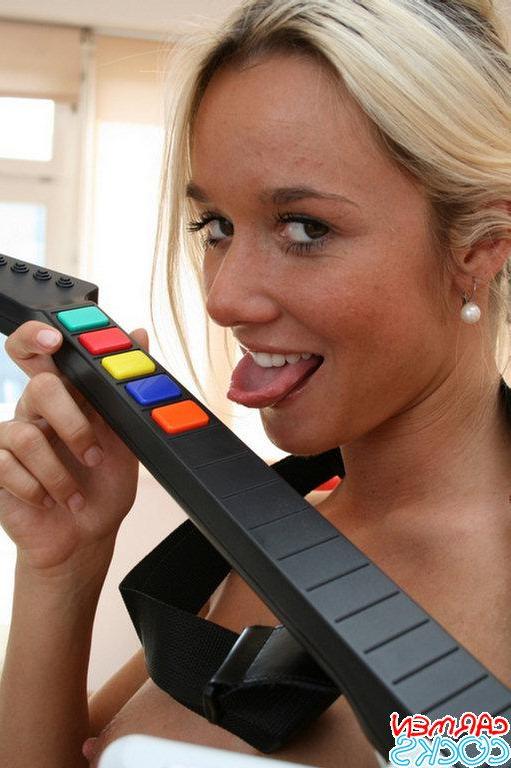 15P Pictures of Carmen Cocks having sex after a game of guitar hero