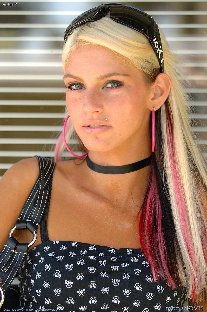 20P Pictures of a hot blonde teen stripping with her car