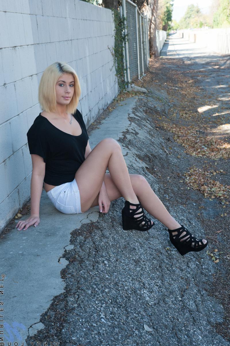 15P Beautiful blonde Cindy Lou masturbates outside and in her car
