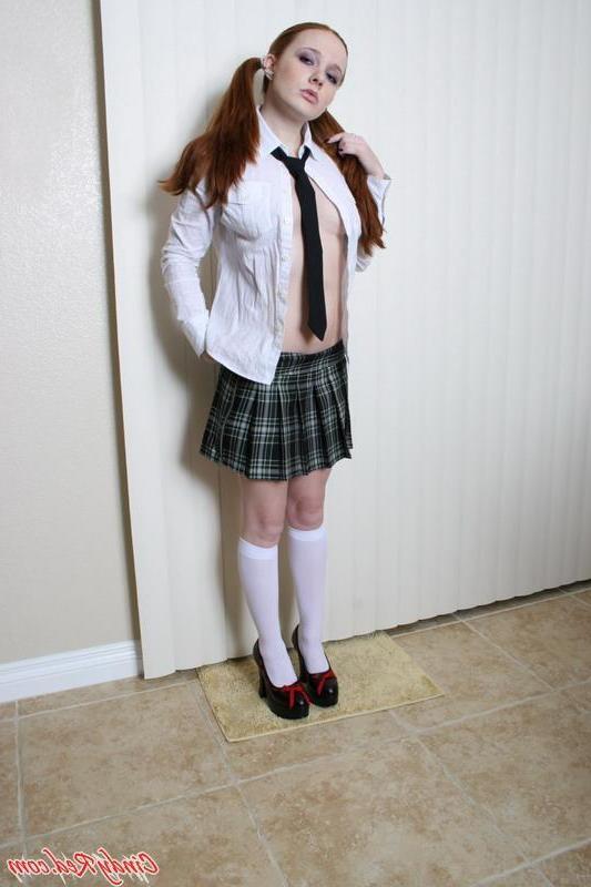20P Pictures of teen schoolgirl Cindy Red bending over to show you her pussy