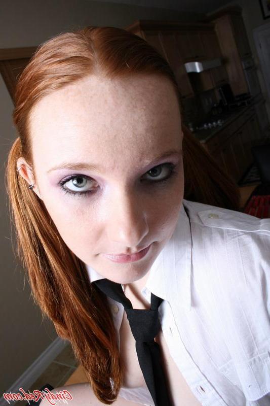20P Pictures of schoolgirl Cindy Red bending over to show you her pussy