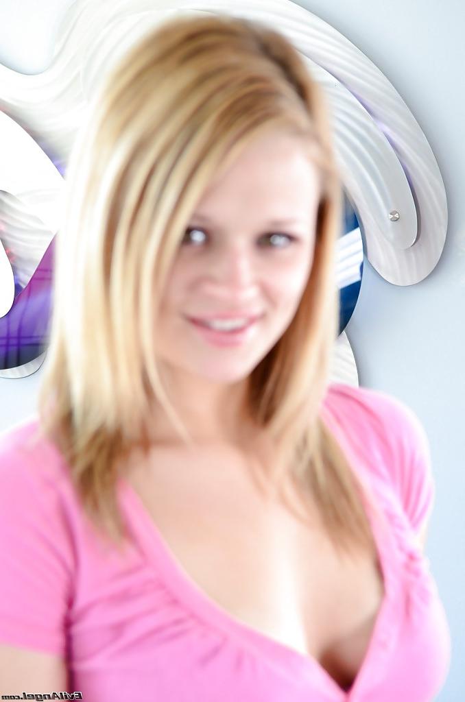 16P Lucky pornstar babe in stockings Heather works with anal muscles