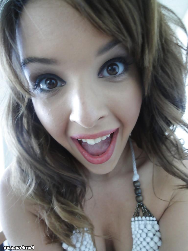 16P Brunette teen Jaslene Jade does self shots while in her tight shorts