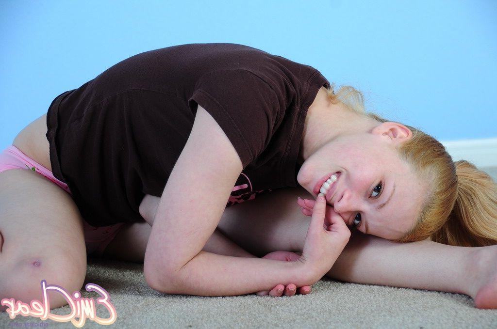 16P Pictures of teen Emi Clear bending over for your cock