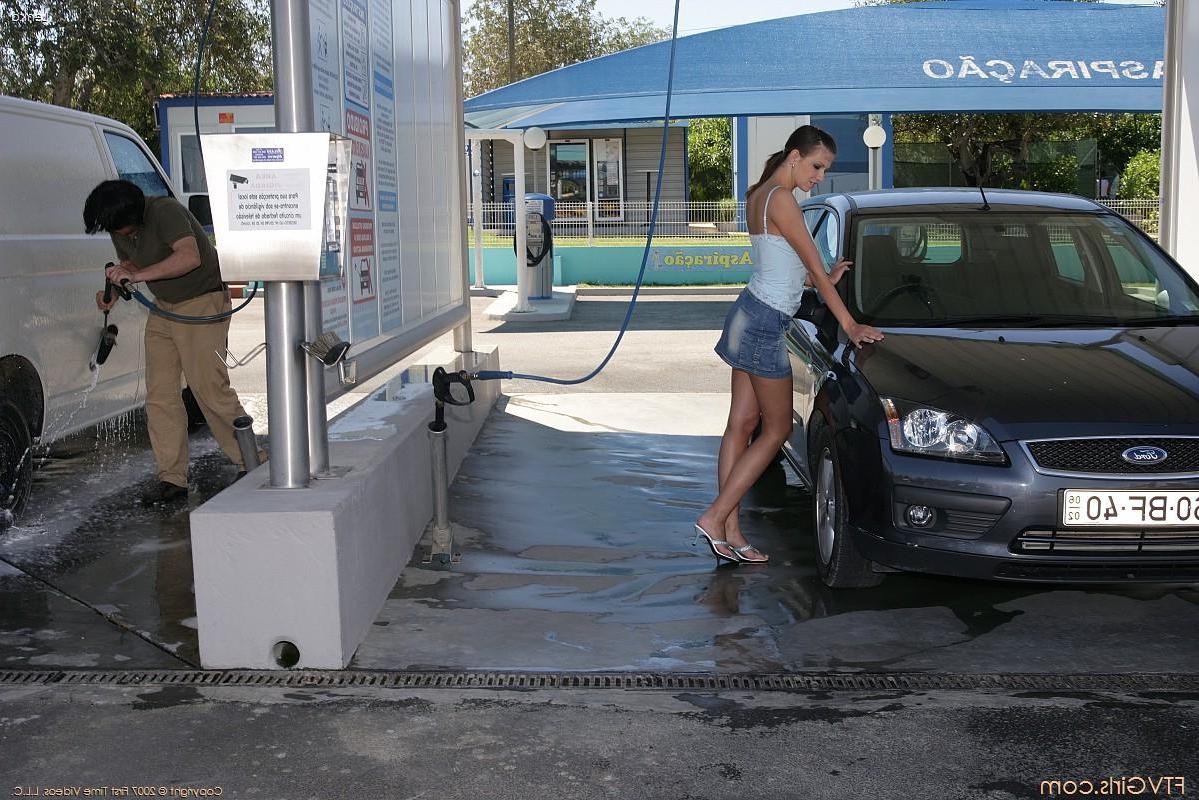 20P Pics of Lenka washing her car