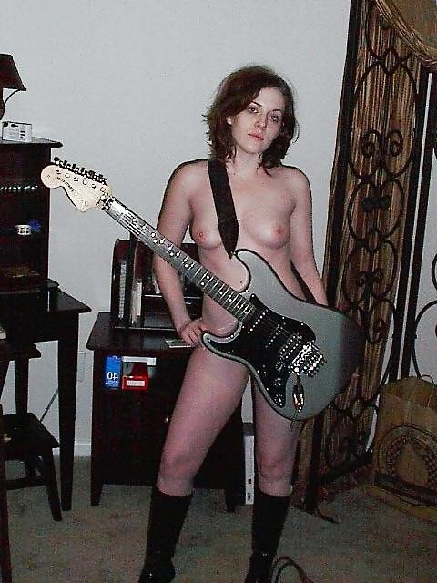 25P Private Moments Of A Horny Housewife