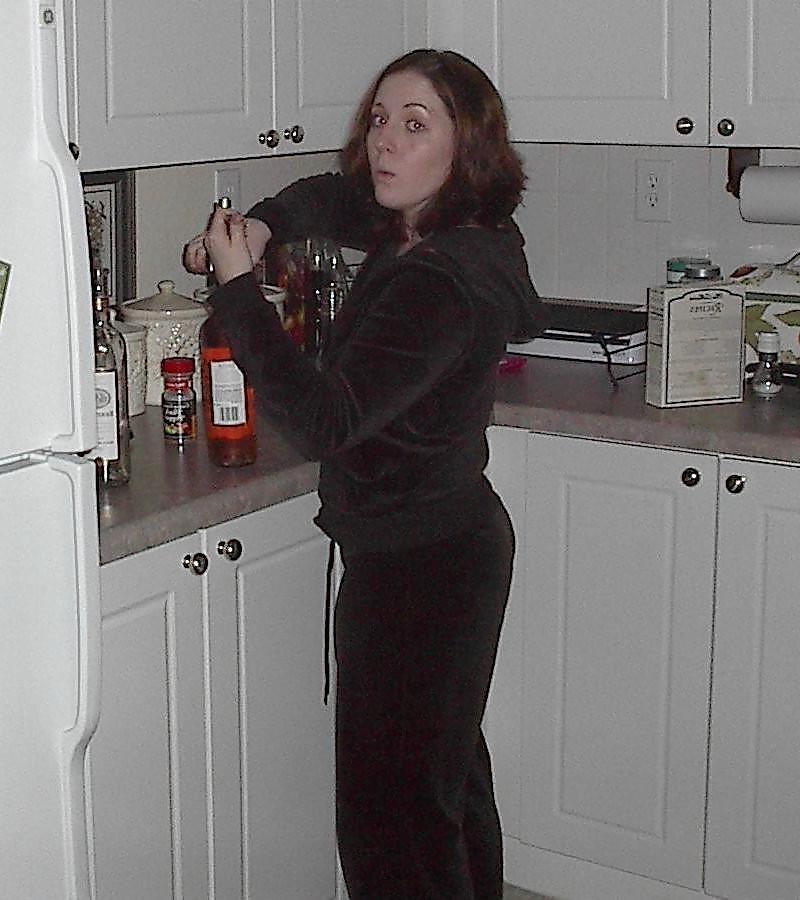 25P Private Moments Of A Horny Housewife
