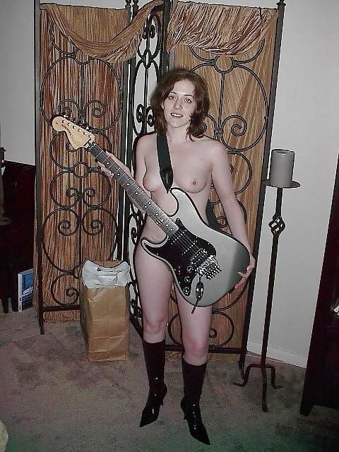 25P Private Moments Of A Horny Housewife