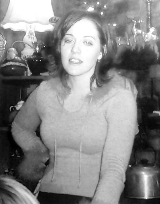 25P Private Moments Of A Horny Housewife