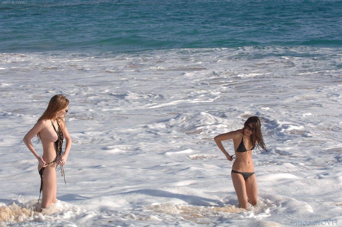 20P Pictures of Faye Reagan and Georgia Jones looking hot on a beach