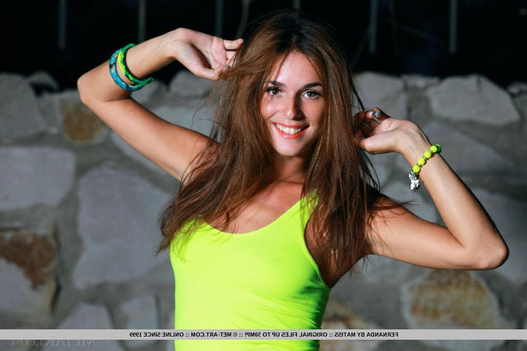 18P Hot brunette Fernanda removes all her clothes to show you her tight naked body