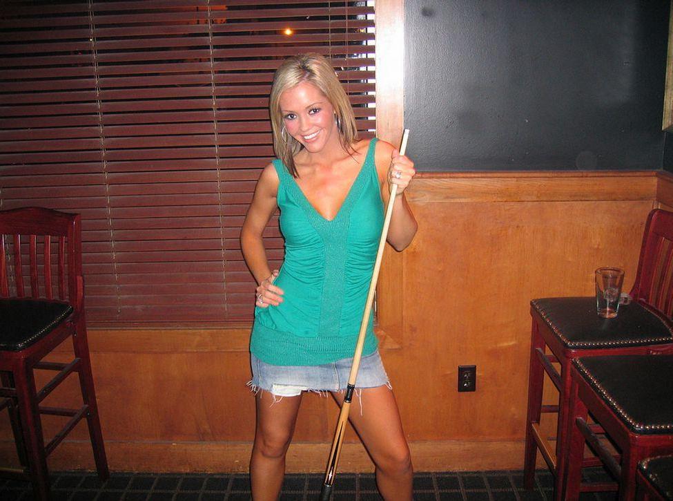 20P Pictures of Foxy Jacky playing a sexy game of pool