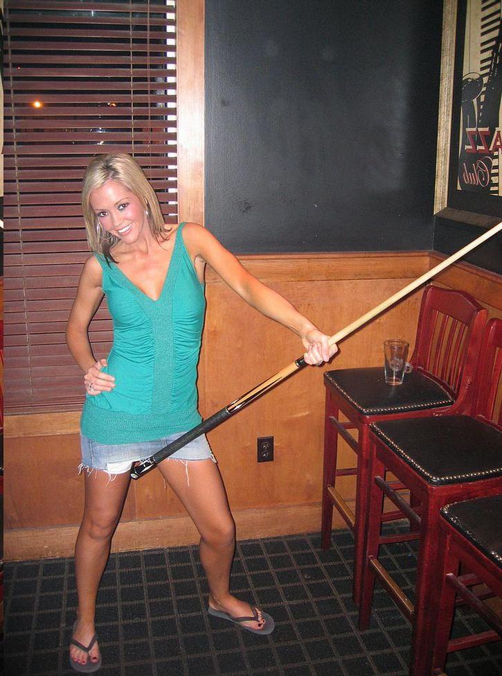 20P Pictures of Foxy Jacky playing a sexy game of pool