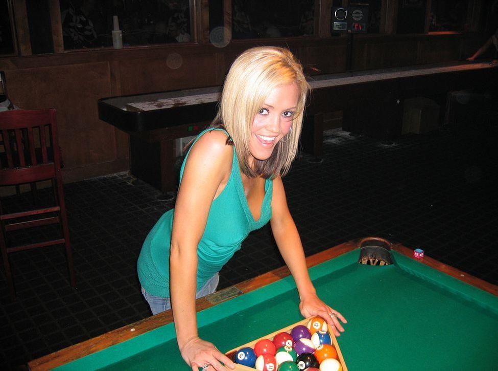 20P Pictures of Foxy Jacky playing a sexy game of pool