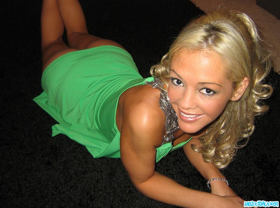20P Pictures of Foxy Jacky having hot oral teen sex