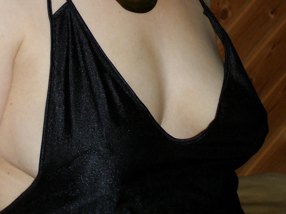9P Another braless and cleavage