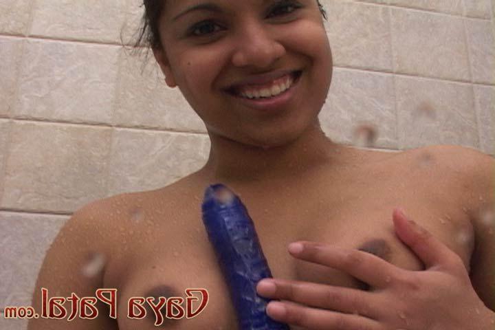 16P Pictures of Gaya Patal fucking herself in the shower