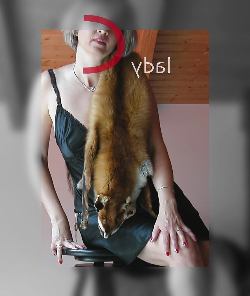 13P She had to show her pussy