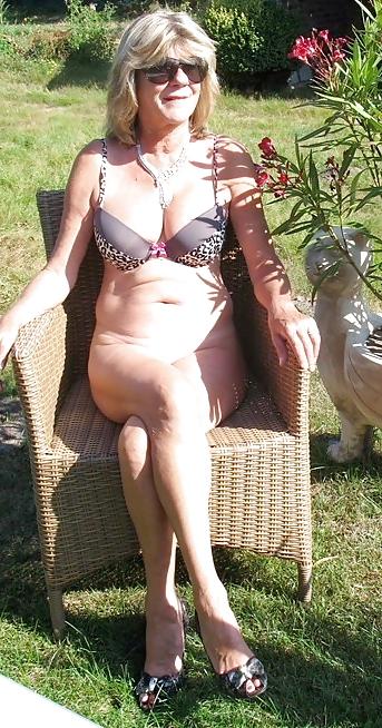 13P The Sexy Housewife 29