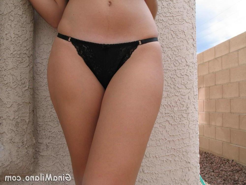 18P Pictures of Gina Milano flaunting her perfect ass