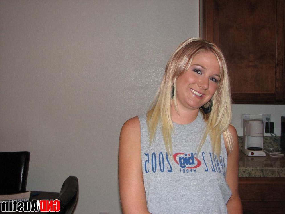 12P Horny blonde babe Austin takes selfies of her perky boobs and shaved pussy