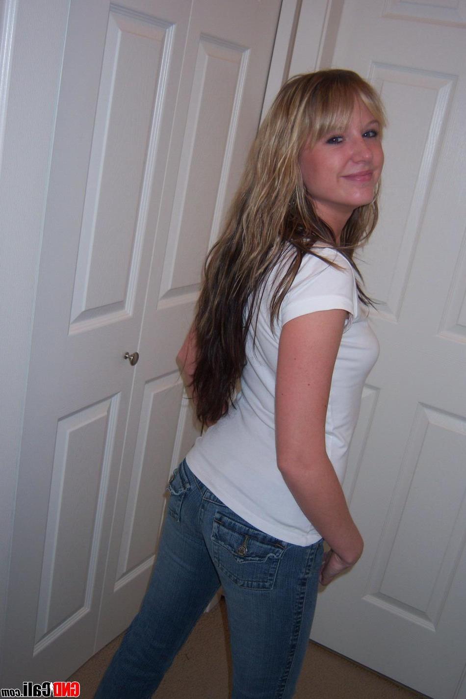 16P Pictures of GND Cali showing off her hot tits and ass