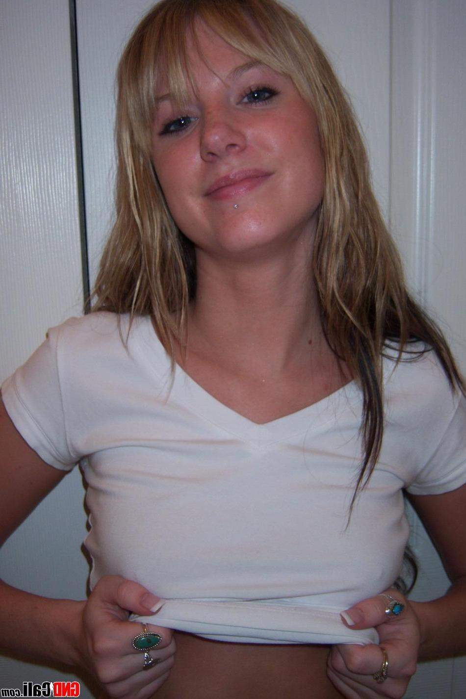 16P Pictures of GND Cali showing off her hot tits and ass
