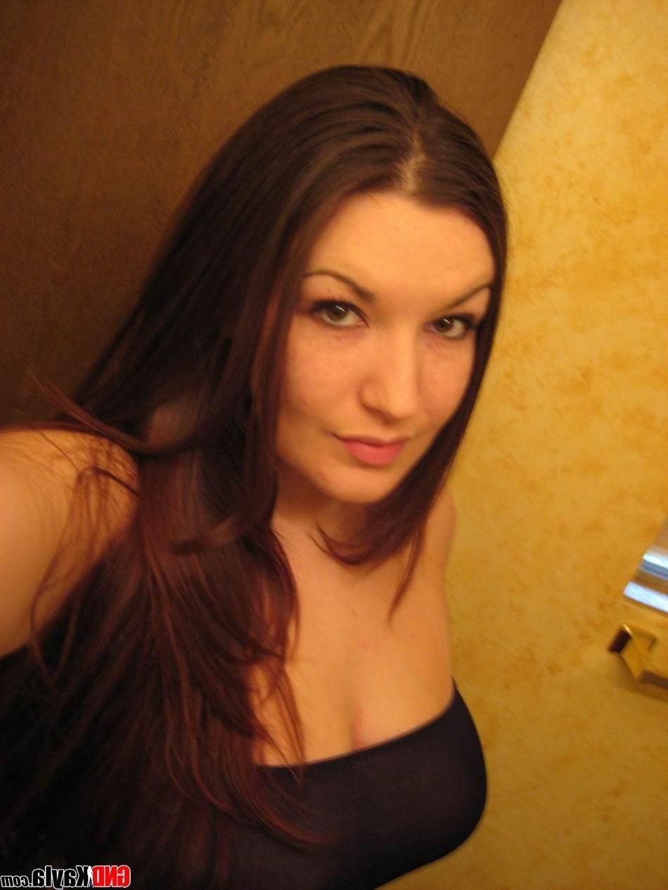 16P Pictures of GND Kayla taking some hot pics of herself
