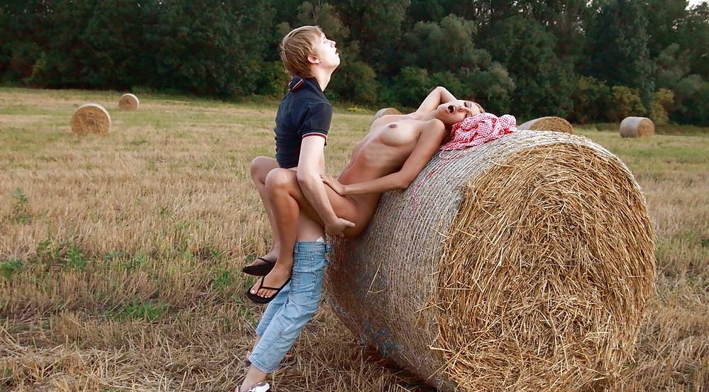 17P Spy couples fucking in the nature (2)