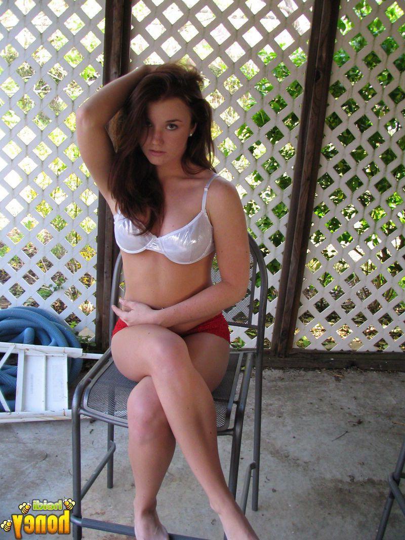 20P Pictures of teen cutie Heidi showing how hot she is