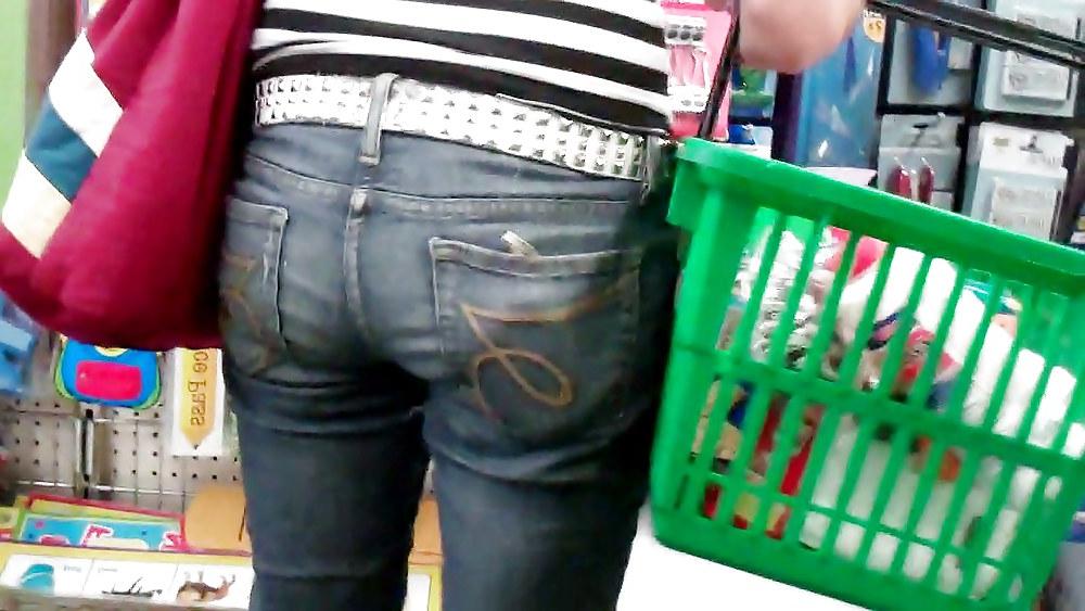25P Tuesday morning butts & ass in jeans on parade