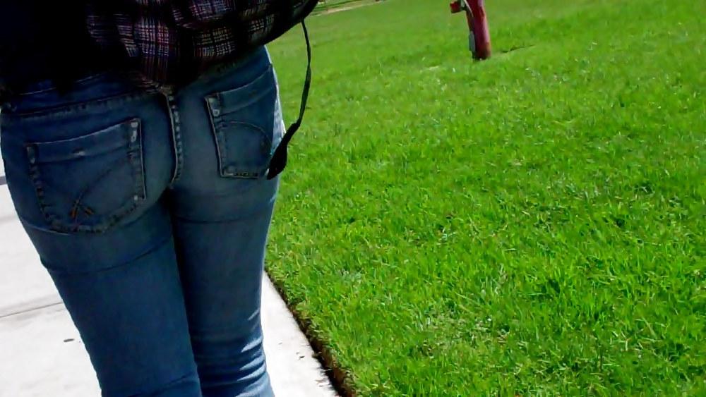 25P Tuesday morning butts & ass in jeans on parade