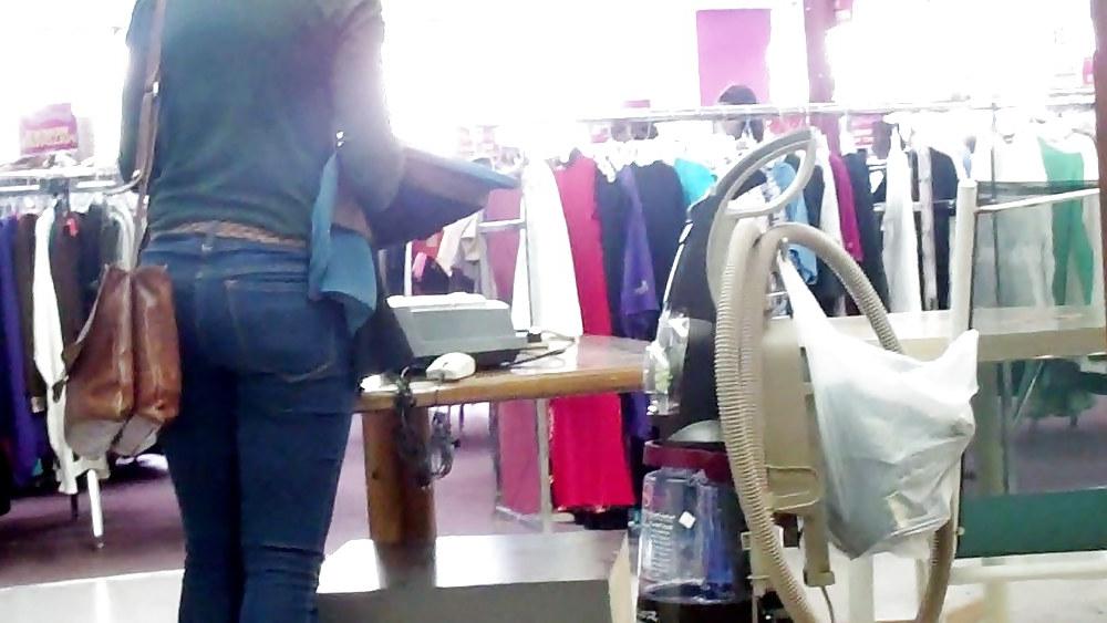 25P Tuesday morning butts & ass in jeans on parade