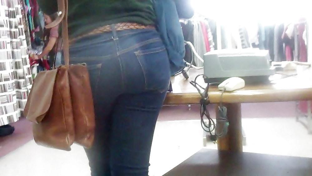 25P Tuesday morning butts & ass in jeans on parade