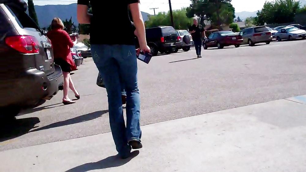 25P Tuesday morning butts & ass in jeans on parade