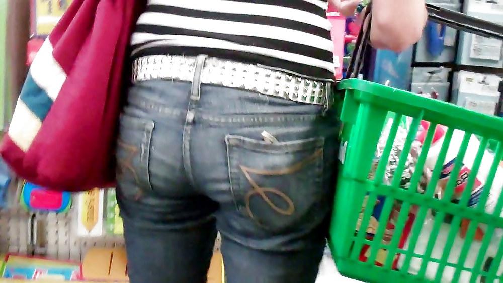 25P Tuesday morning butts & ass in jeans on parade