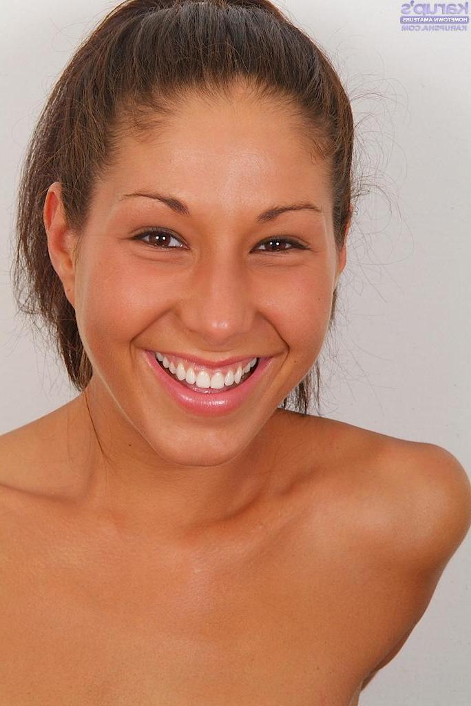 15P Spunky athletic teen Isabella strips naked with her basketball