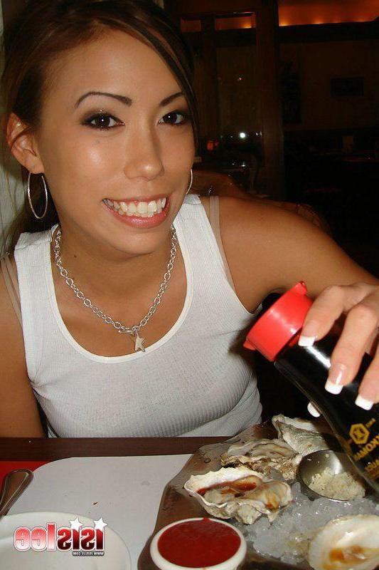 14P Pictures of teen girl Isis Lee showing her pussy in a sports car