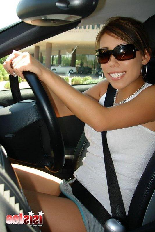 16P Pictures of teen Isis Lee showing you her pussy in her car