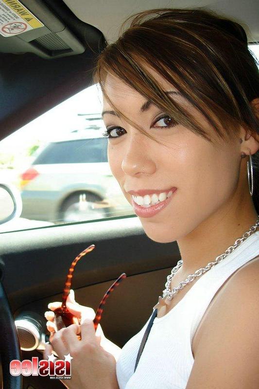 16P Pictures of teen Isis Lee showing you her pussy in her car
