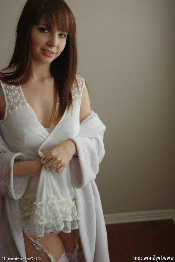 15P Pictures of Ivy Snow dressed up for some hot sex with you