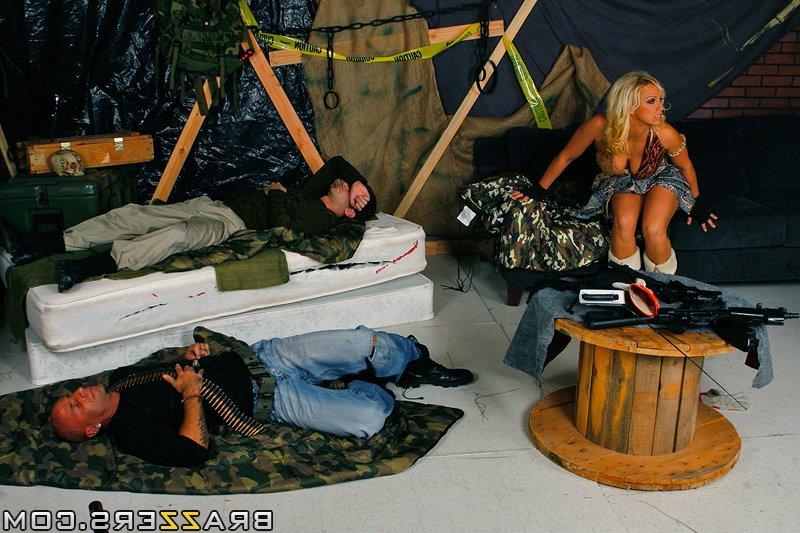 15P Hot ass blonde Nikki Hunter enjoys double penetration having a groupsex