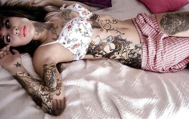25P Nude tattooed   asia girls naked