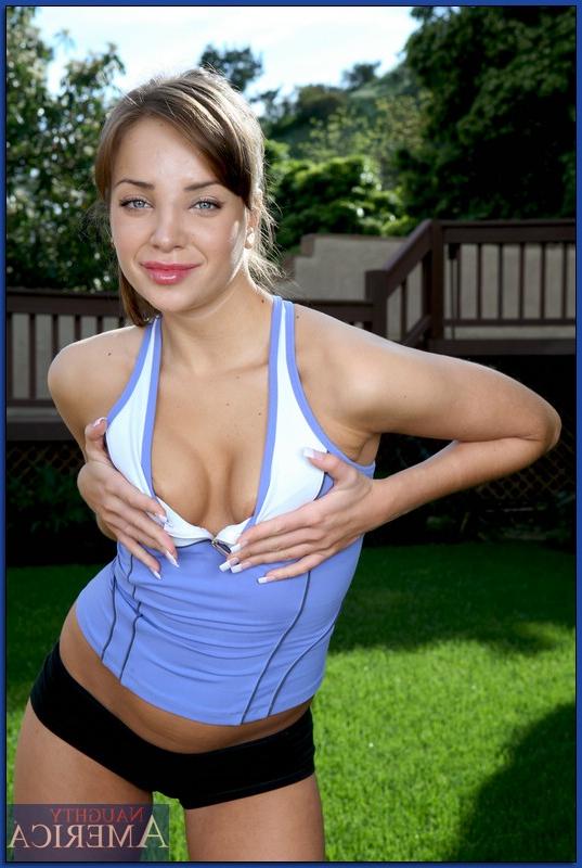 16P Sporty babe Nika Noir denudes her tight booty and twat from shorts