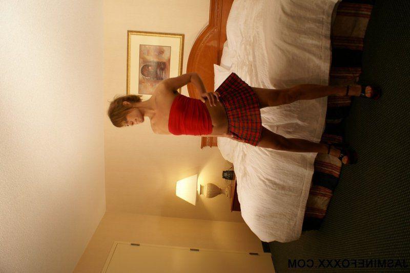 15P Pictures of teen babe Jasmine Foxxx being a hot slut