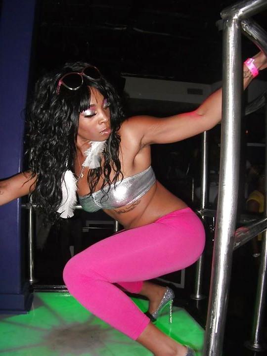 20P Shemale in leggings 2