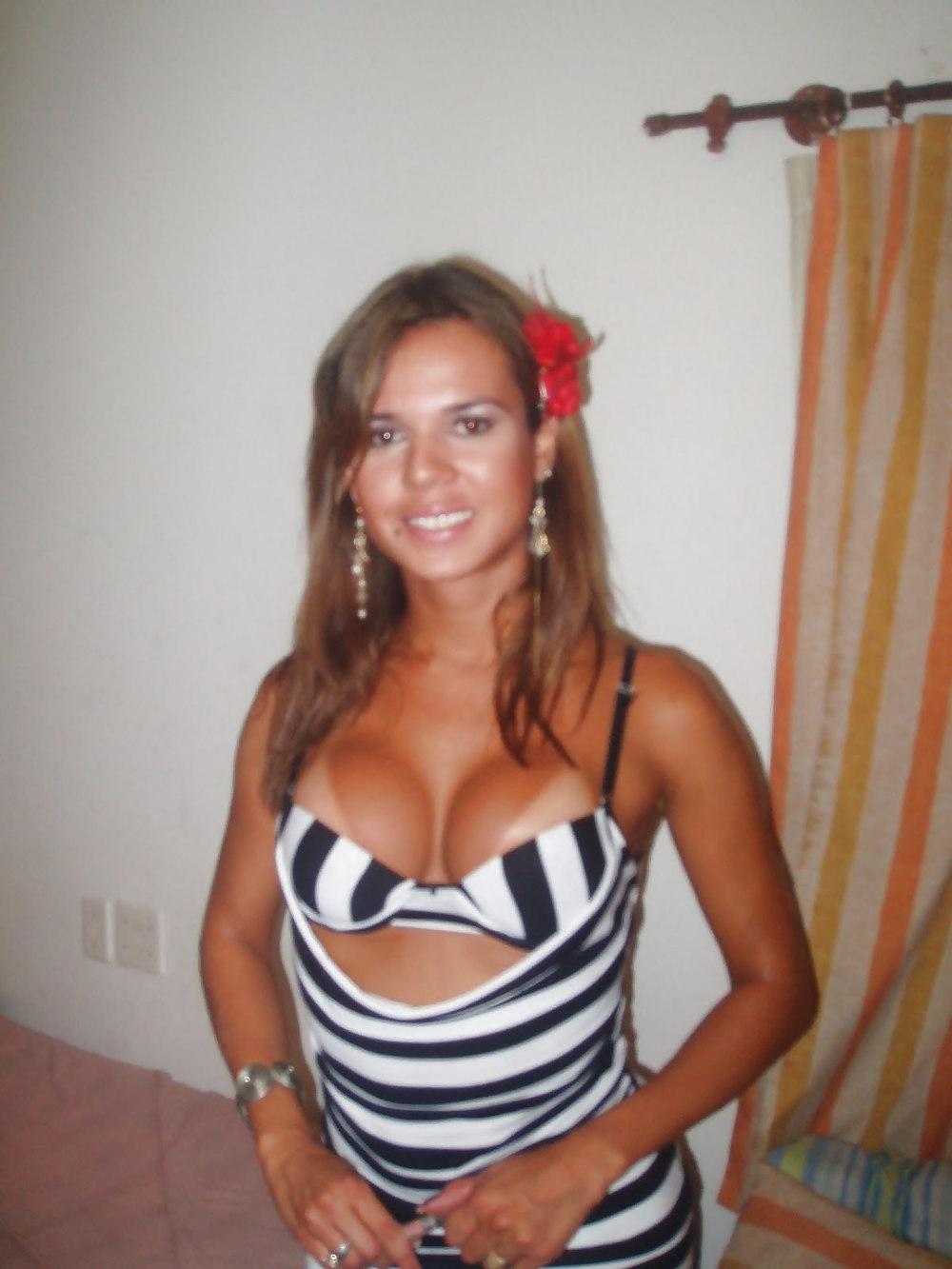 25P Shemale Candid2